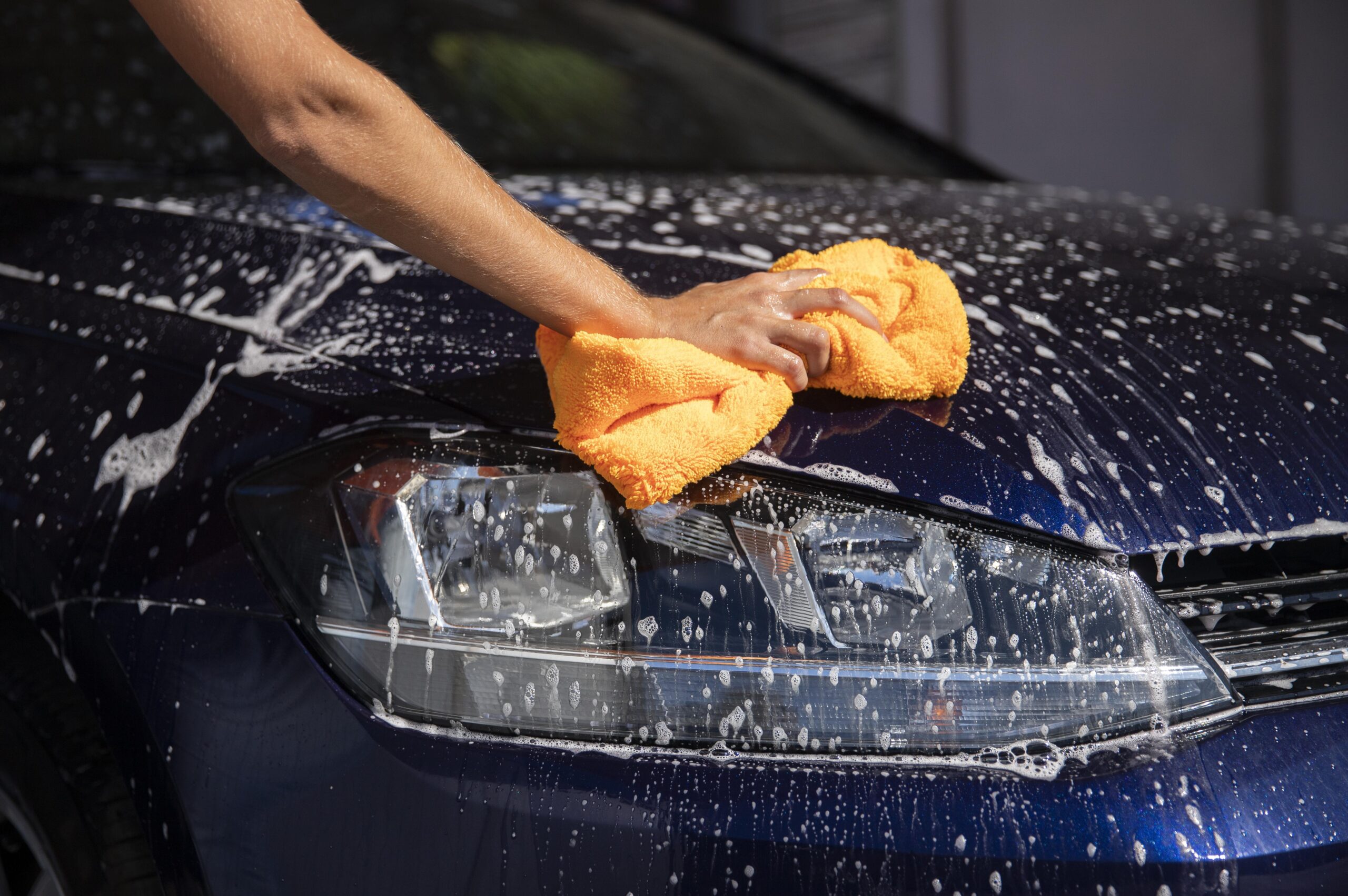 Car wash in Delhi